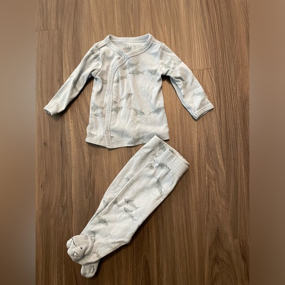 Carter's Blue and Gray with sharks Pajama Sets for Cozy Sleep size 0/3 M - Picture 1 of 4